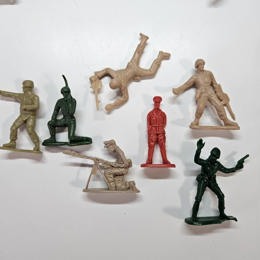 VINTAGE Huge Lot PVC Military Soldier Figures and Battle Accessories 100+ Pieces